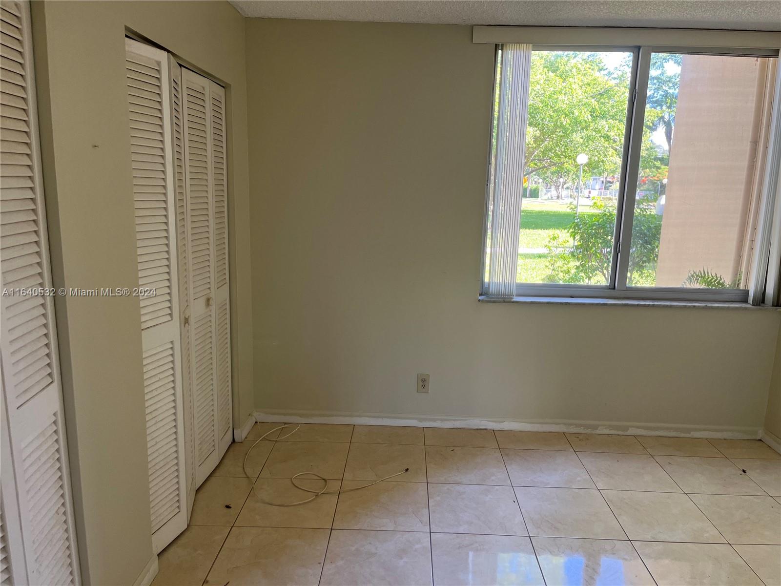 LAKE PARK CONDO NO 1 - BL - Residential