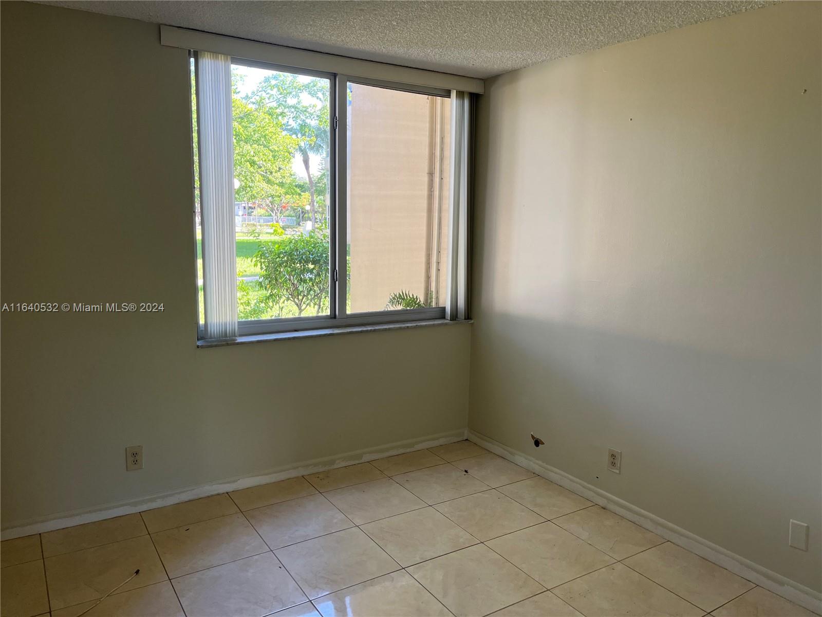 LAKE PARK CONDO NO 1 - BL - Residential