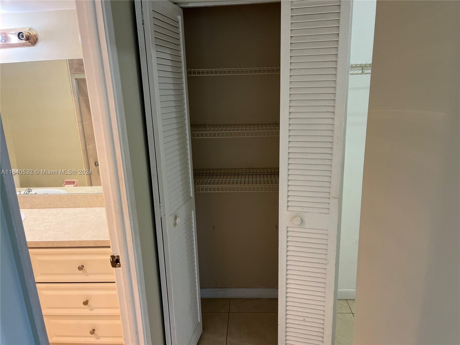 LAKE PARK CONDO NO 1 - BL - Residential