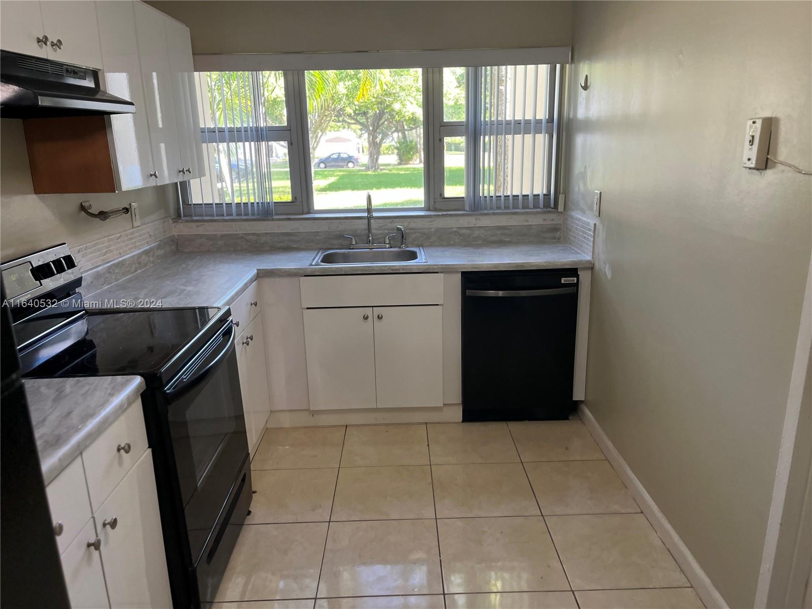 LAKE PARK CONDO NO 1 - BL - Residential