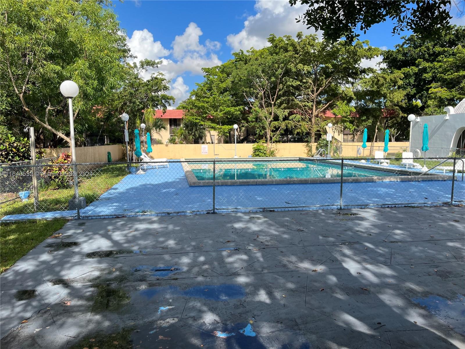 LAKE PARK CONDO NO 1 - BL - Residential