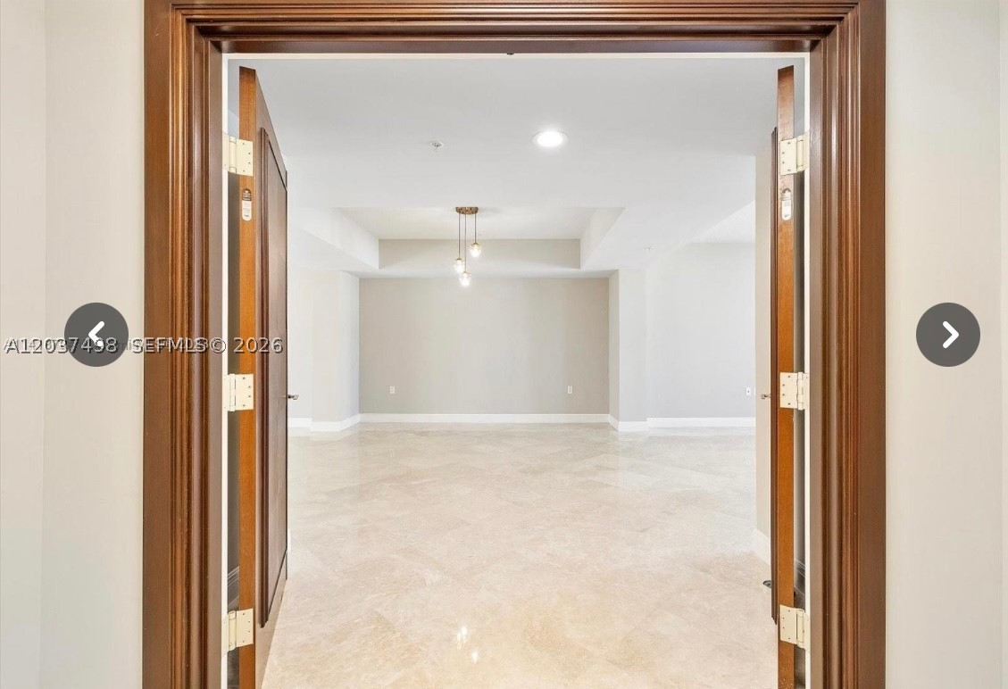 SAYAN CONDO - Residential