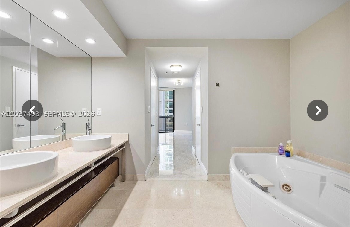 SAYAN CONDO - Residential