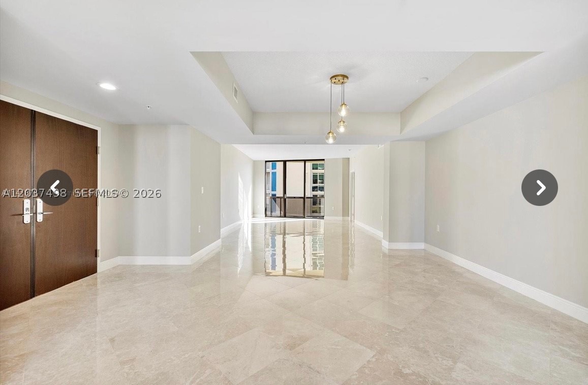 SAYAN CONDO - Residential