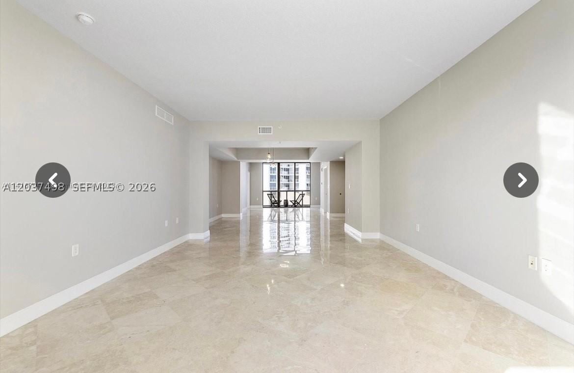 SAYAN CONDO - Residential