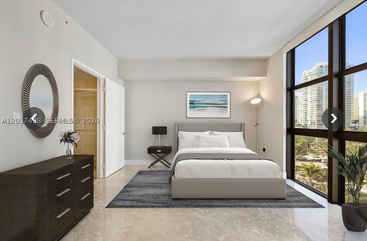 SAYAN CONDO - Residential