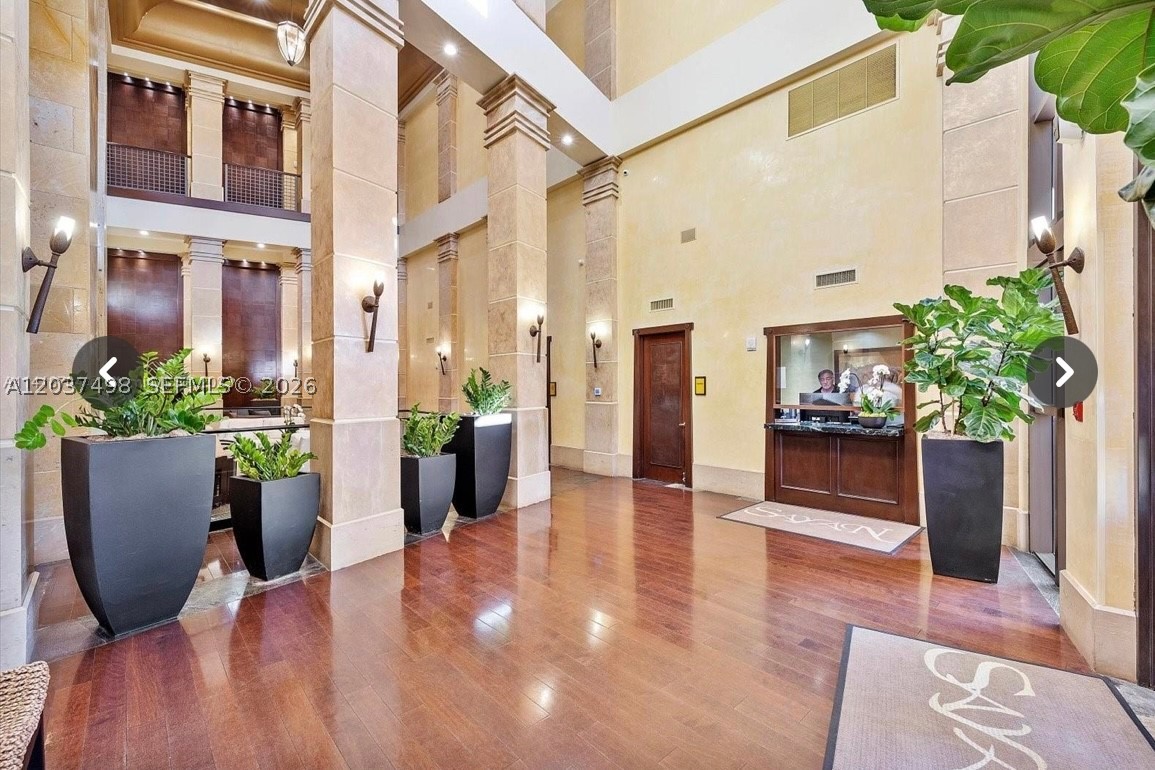 SAYAN CONDO - Residential