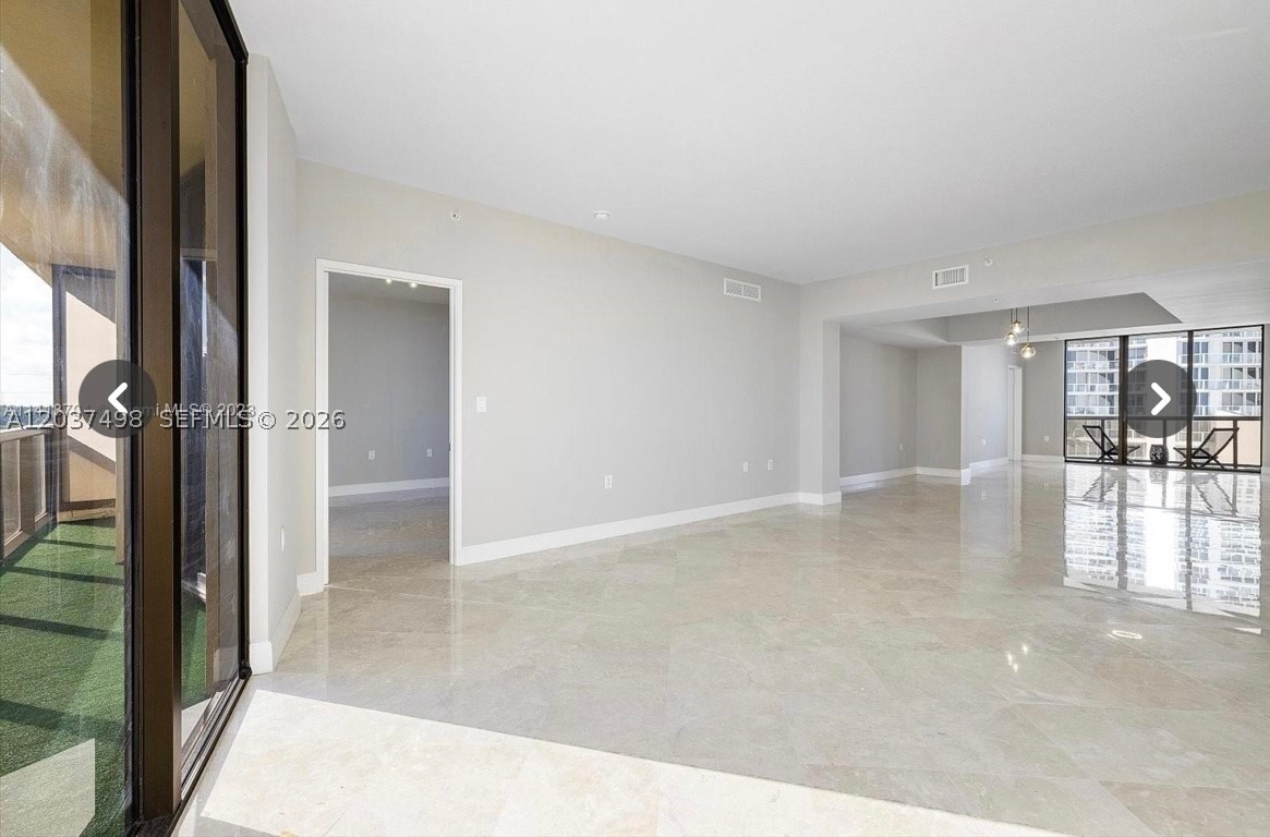 SAYAN CONDO - Residential