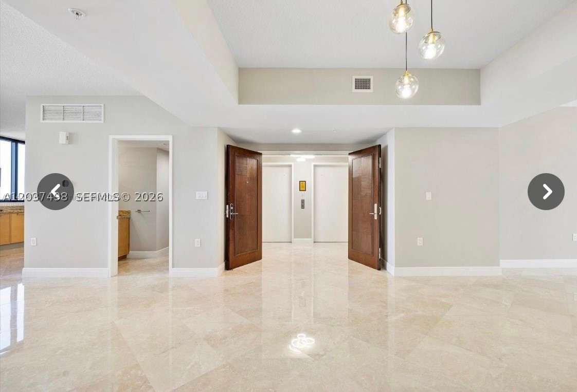 SAYAN CONDO - Residential