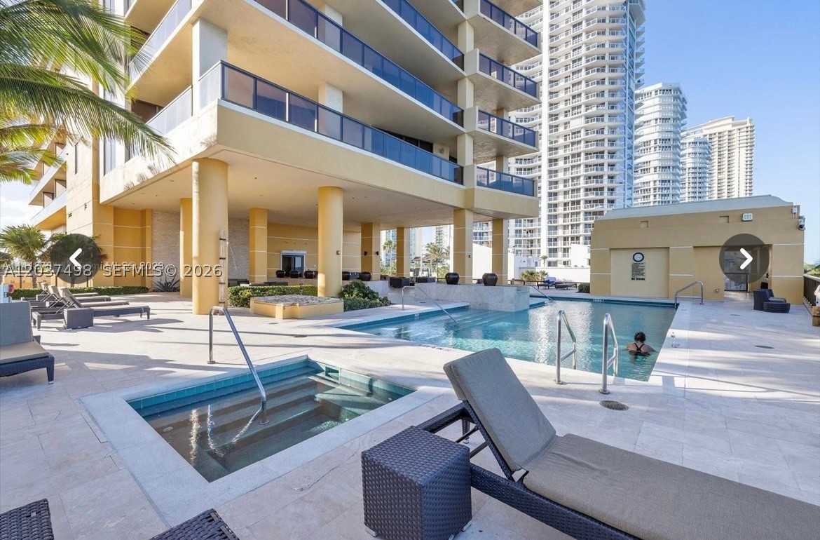 SAYAN CONDO - Residential