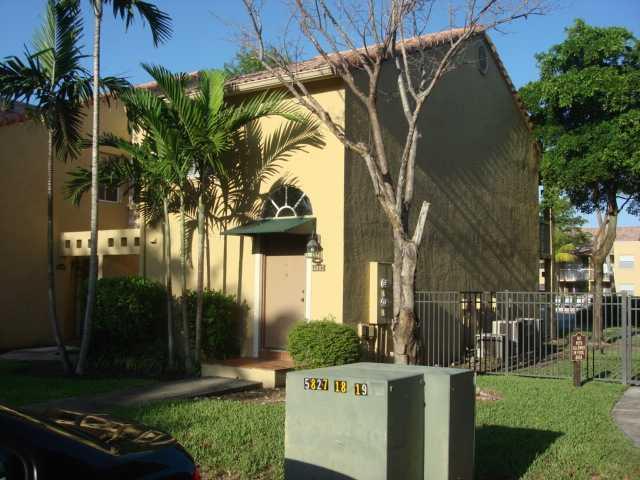 Sensational 1 bed/ 1 bath condo in The Greens at Doral. This astonishing and remarkably distributed unit has a kitchenette. The kitchen has granite counter tops and stainless steel appliances. Washer & Dryer inside unit. Spacious master bedroom, exquisite  living room area with balcony that overlooks a pool. The community has two pools, tennis courts, gym, racket ball court, club house, etc. Walking distance to shopping mall and Doral Boulevard. A+ schools.