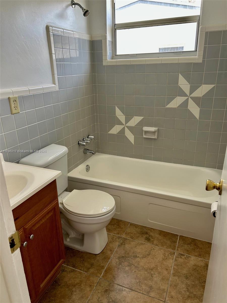 HOLLYWOOD BEACH HEIGHTS S - Residential Lease