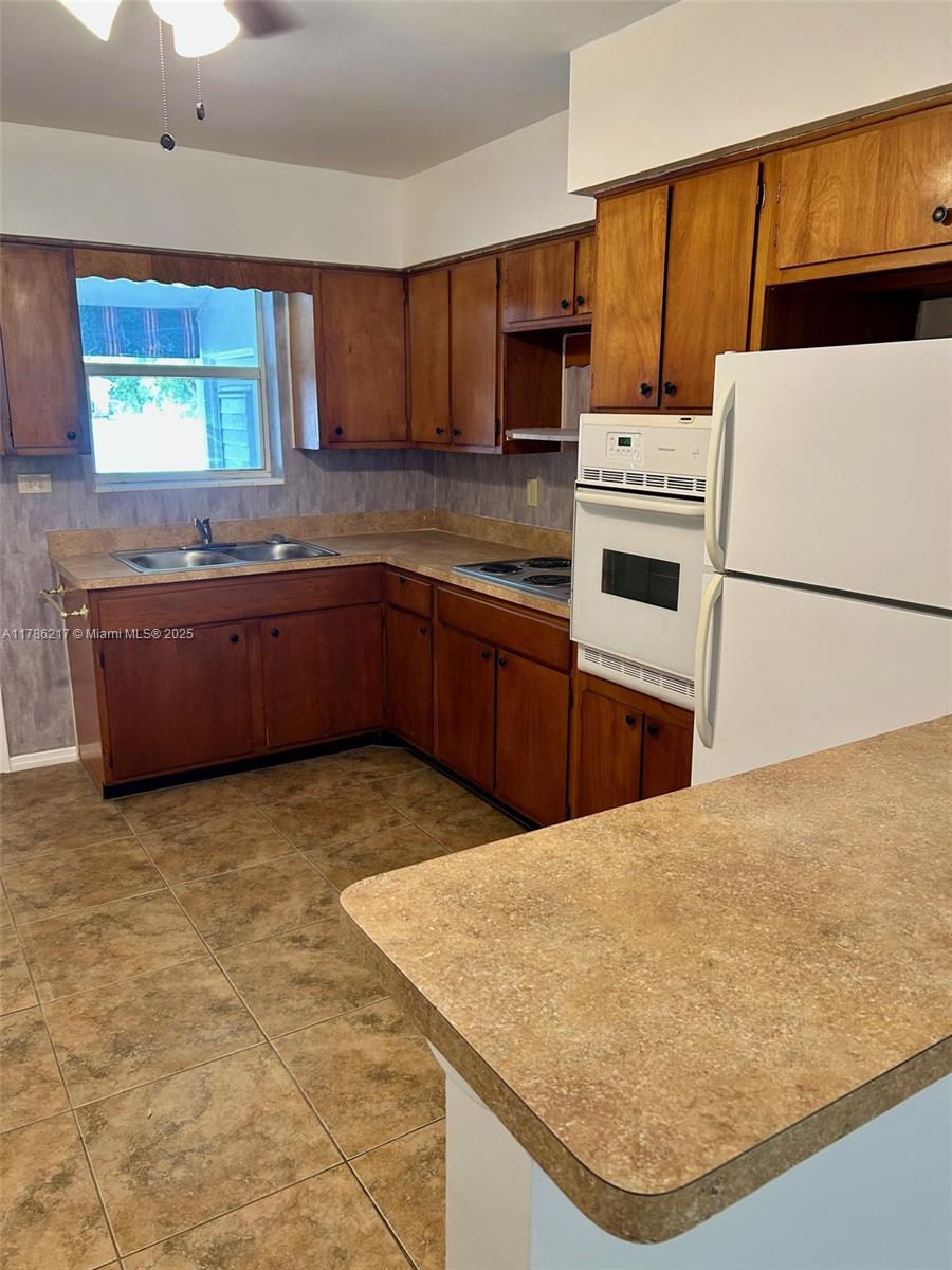 HOLLYWOOD BEACH HEIGHTS S - Residential Lease