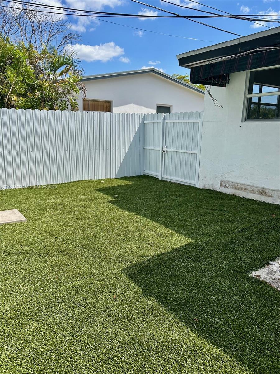 HOLLYWOOD BEACH HEIGHTS S - Residential Lease