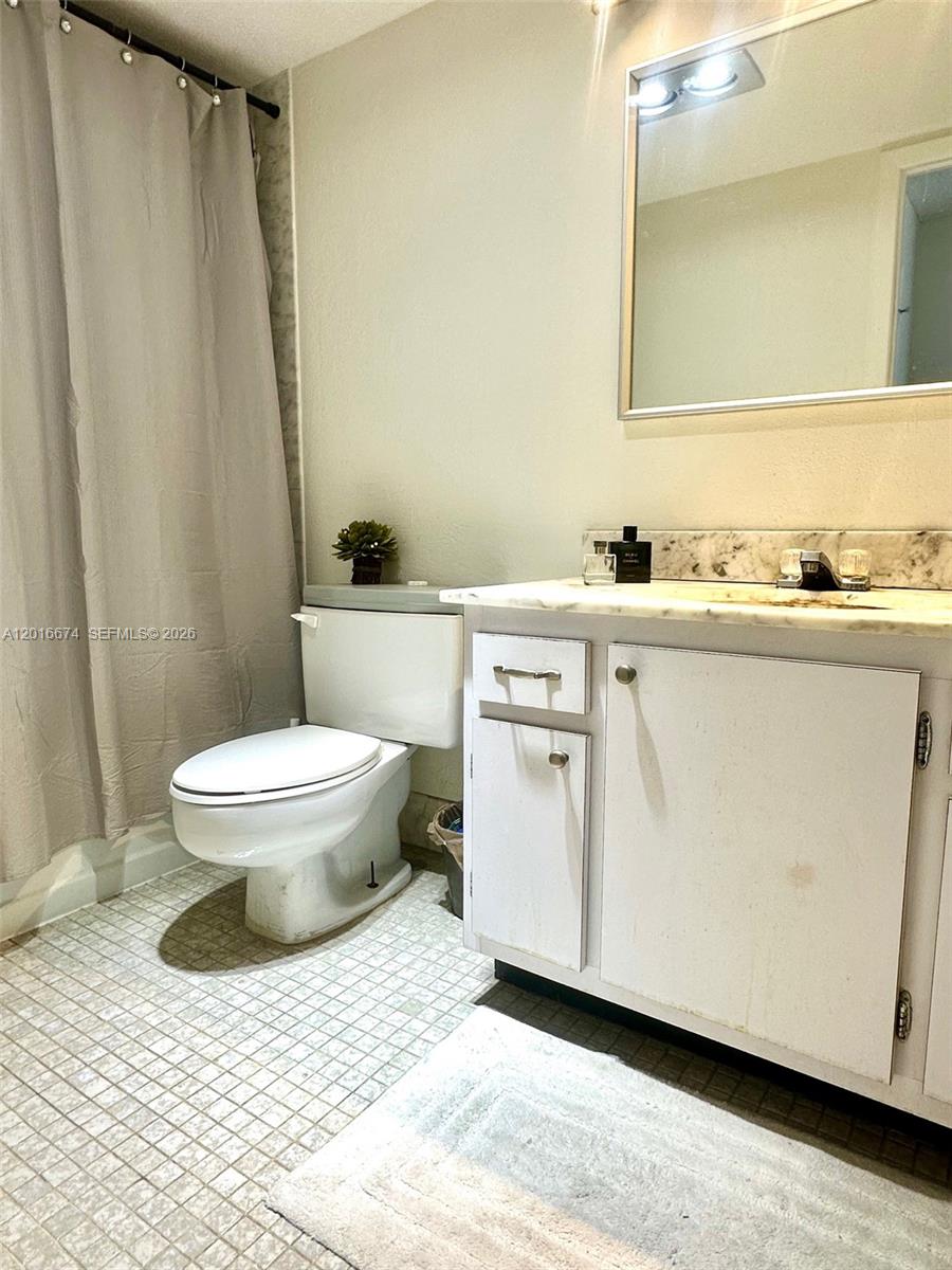COMMODORE PLAZA CONDO - Residential