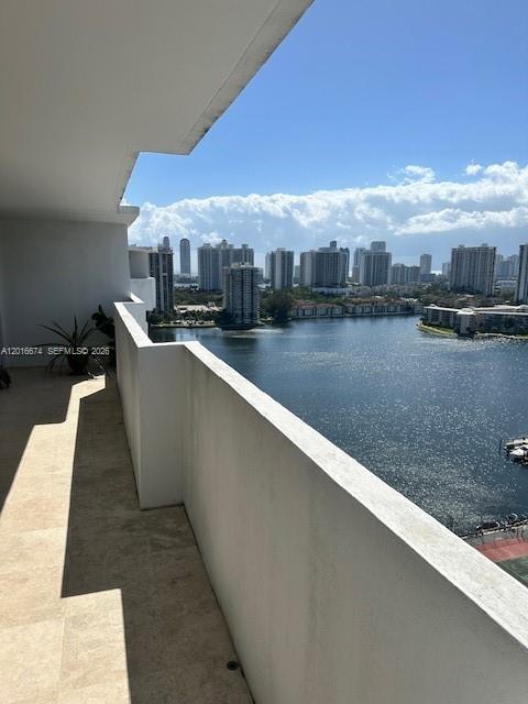 COMMODORE PLAZA CONDO - Residential