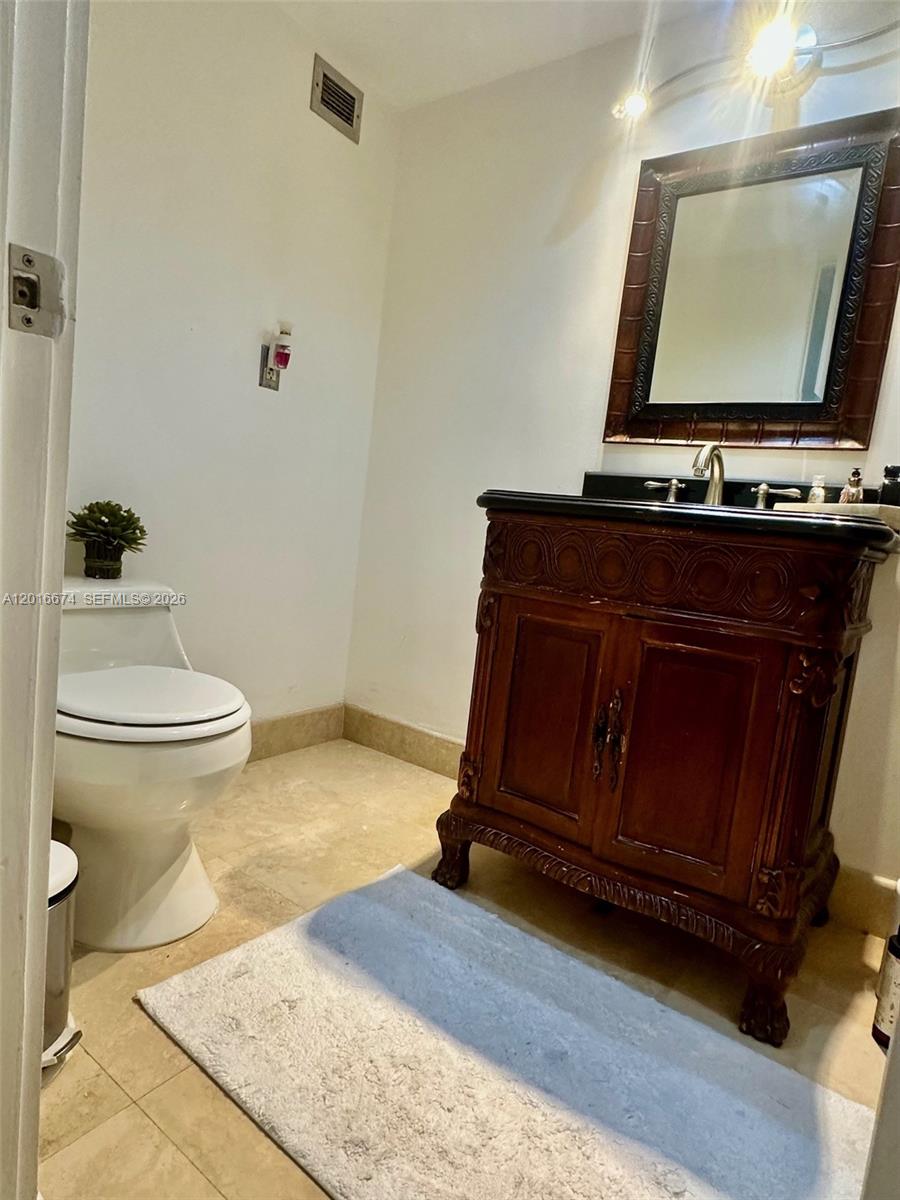 COMMODORE PLAZA CONDO - Residential