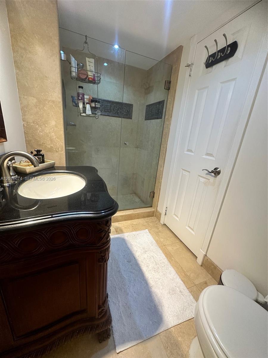 COMMODORE PLAZA CONDO - Residential
