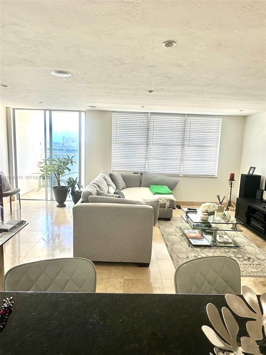 COMMODORE PLAZA CONDO - Residential