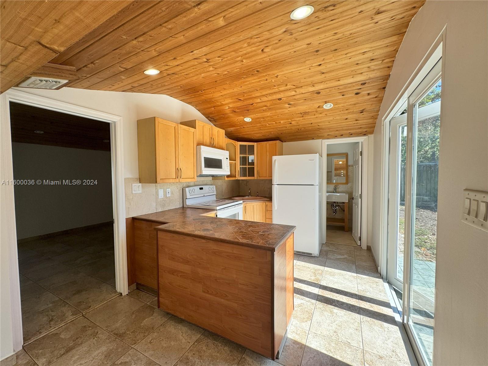 BISCAYNE SHORES CORR PLAT - Residential Lease