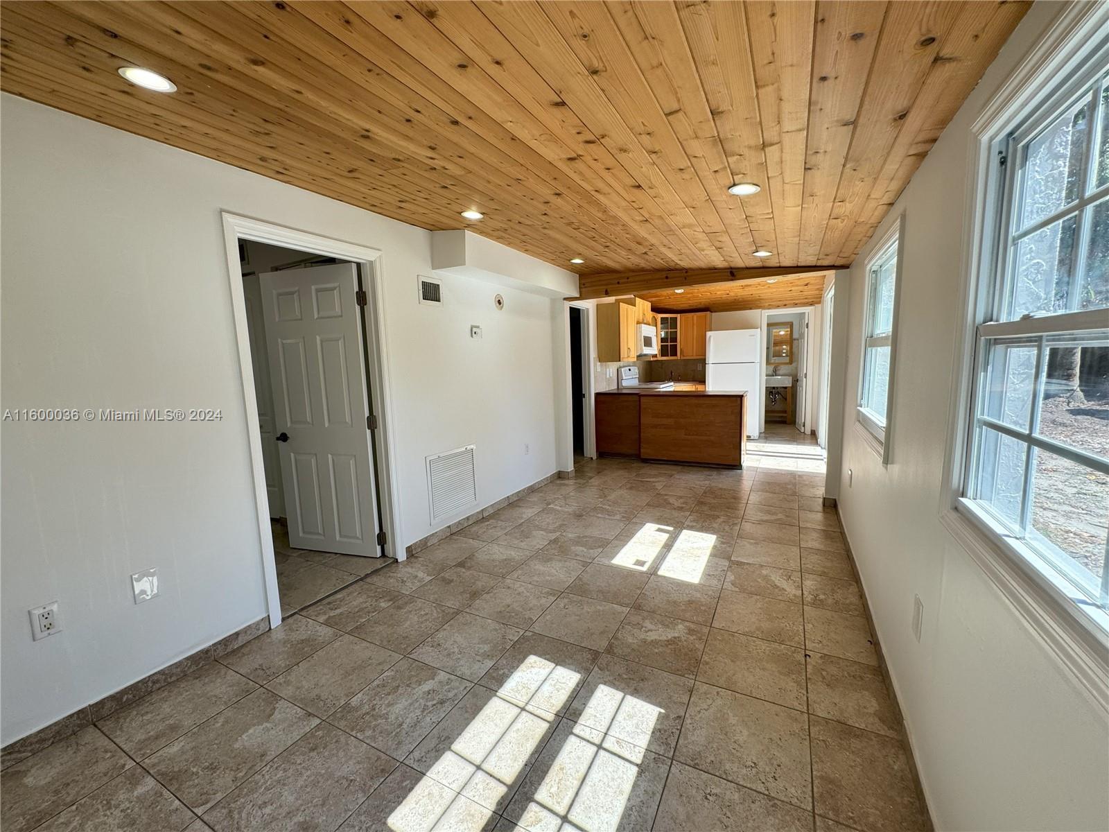 BISCAYNE SHORES CORR PLAT - Residential Lease