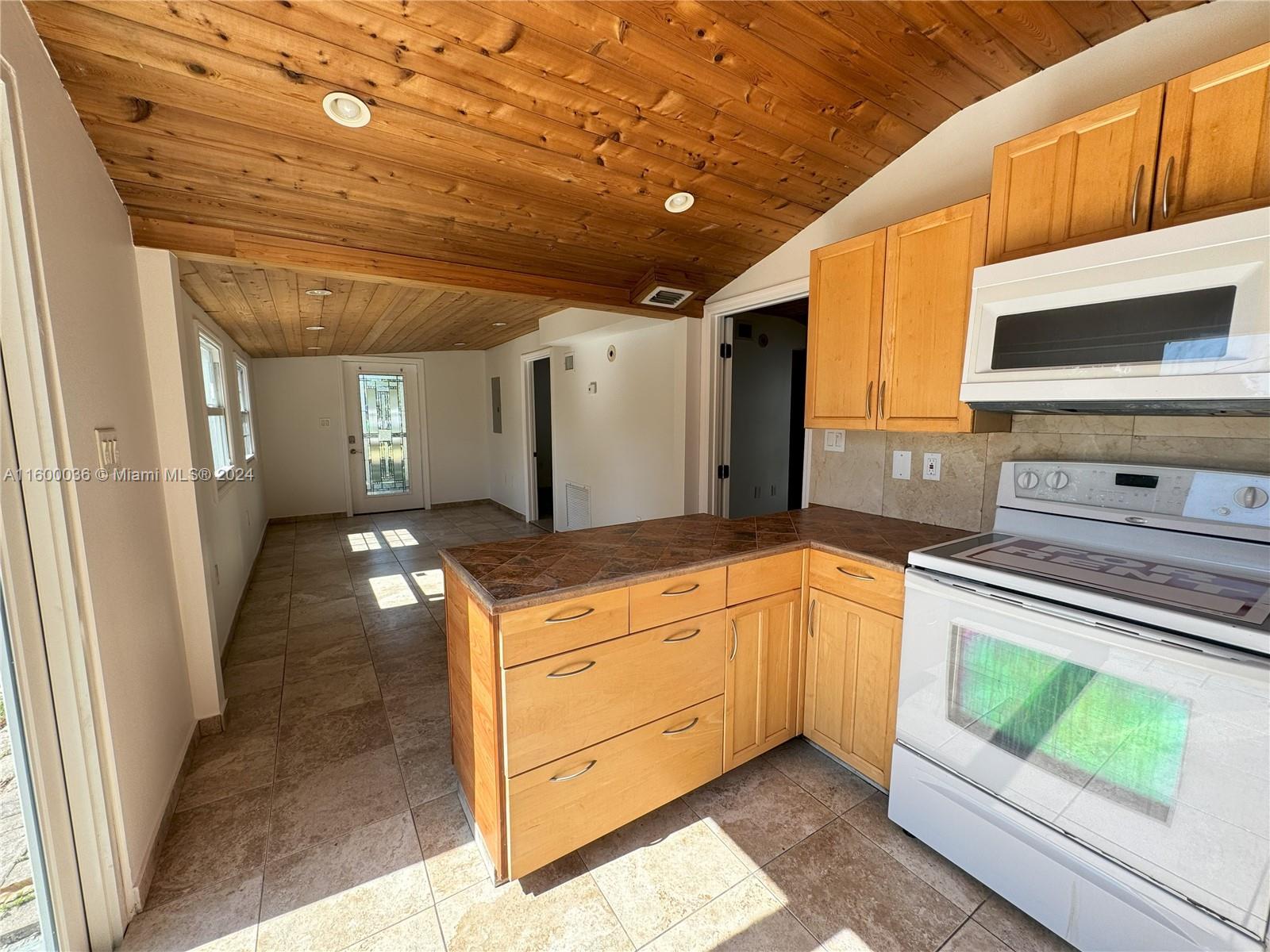 BISCAYNE SHORES CORR PLAT - Residential Lease