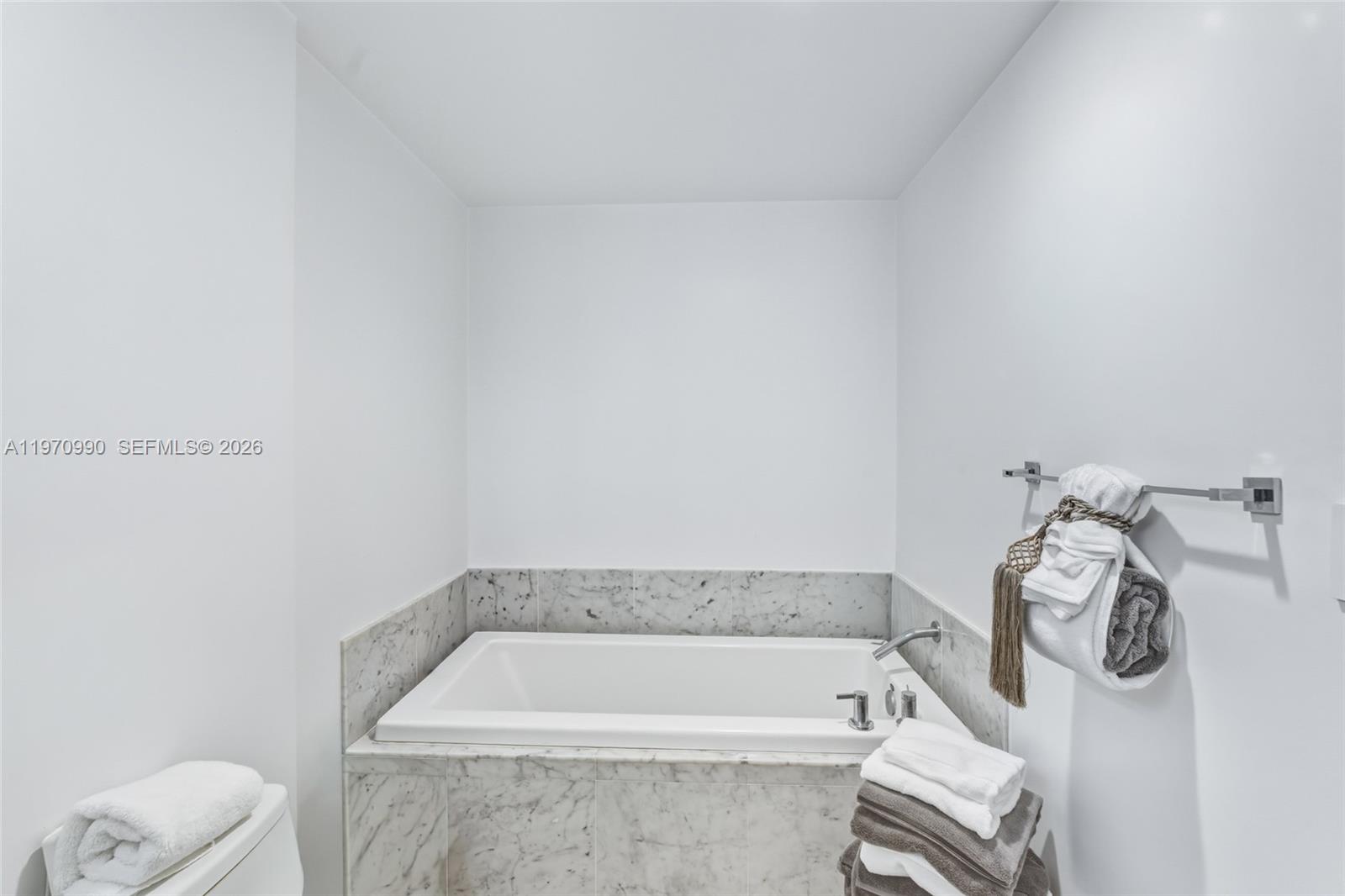 VIZCAYNE SOUTH CONDO - Residential