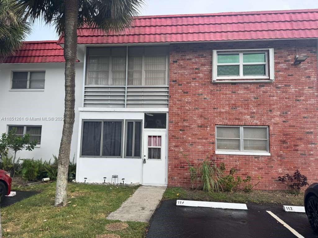 SPACIOUS 1 BEDROOM, 1.5 BATHROOM FIRST FLOOR CONDO.  UPDATED KITCHEN. STAINLESS STEEL APPLIANCES, TILED LIVING AREAS, PRIVATE PATIO ENTRY.