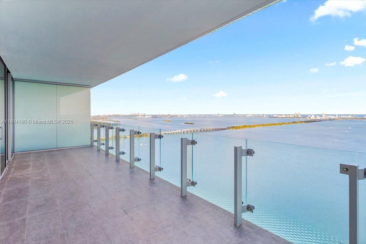 EDGEWATER - Residential
