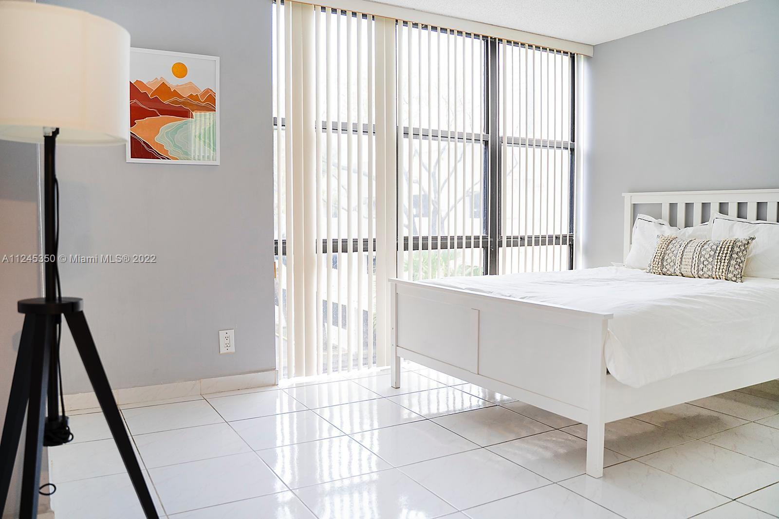 AMAZING RENTED CONDO IN FABULOUS SUNNY ISLES BEACH! RENTED $2750 UNTIL JANUARY 12TH, 2023!! BUY AND CASHFLOW! FRESH AC UNIT AND NEW KITCHEN APPLIANCES IN THIS BRIGHT AND FUN 2 BEDROOM 2 BATHROOM ACROSS THE STREET FROM THE OCEAN. WALK TO ALL THE SHOPPING AND RESTAURANTS! LETS MAKE A DEAL!
SALE NOT A SUBJECT TO APPRAISAL.