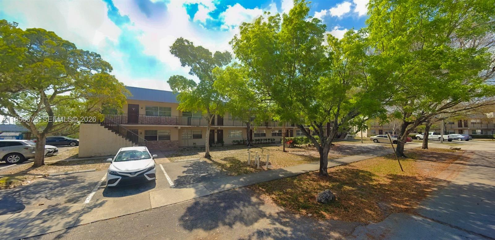 DON’T MISS THIS OPPORTUNITY! Renewed and Spacious 1 bed and 1 bath unit with renewed KITCHEN, ready to move in or rent. This clean unit has tile floors throughout and New AIR CONDITIONED. **NO RENTAL RESTRICTIONS OR AGE RESTRICTIONS**, friendly pets association and LOW monthly HOA. Most convenient location, MINUTES TO PHARMACIES, GROCERY STORES, COFFE PLACES, RESTAURANTS, BANKS...MINUTES TO THE BEACH and the I-95!