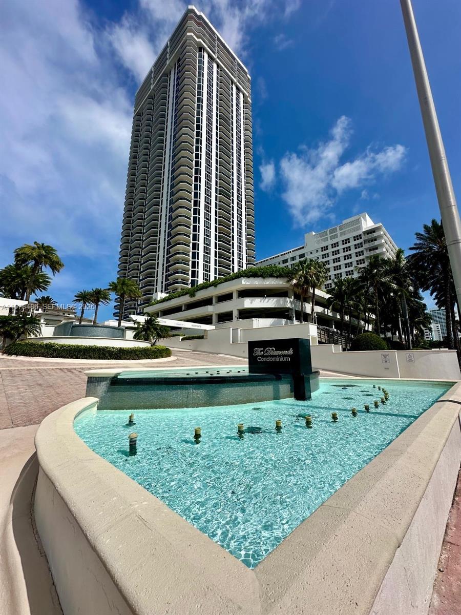 Sunsets Views! 2-bedroom, 2-bathroom residence with an amazing views of Miami living with floor-to-ceiling windows  Abundant natural light, and access to a private balcony where you can enjoy both sunrise and sunset. Resident can enjoy resort-style amenities including a spa, beauty salon, on-site restaurant, fitness center with group fitness classes included, pool, tennis courts, and 24-hour concierge and security. Very charming unit