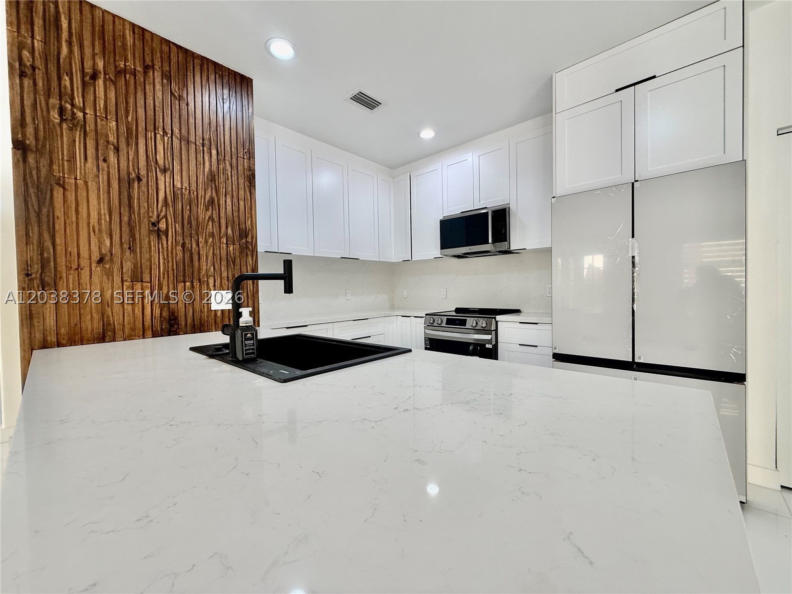GOLDVUE ESTATES - Residential Lease