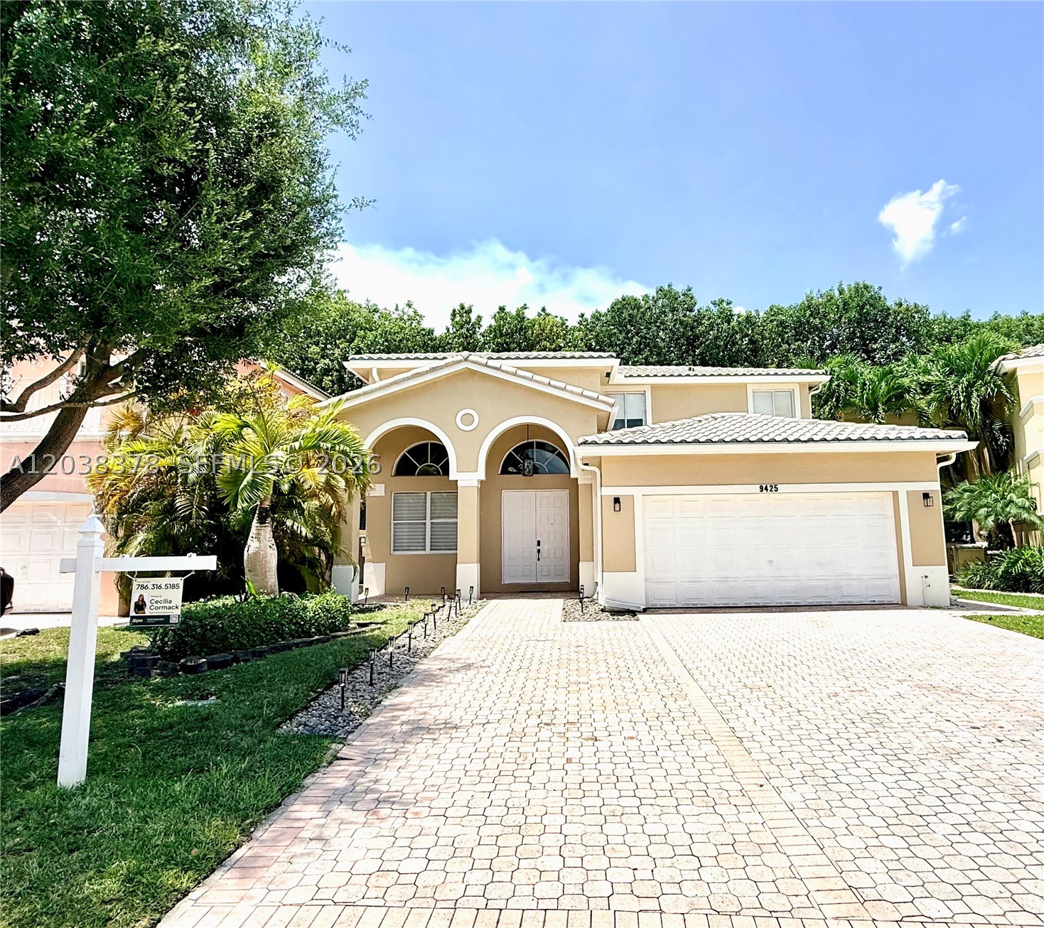 Beautifully Remodeled Home for Rent in Goldvue Estates, Doral
Be the first to enjoy this bright, updated residence in the gated community of Goldvue Estates. Featuring 4 bedrooms (or 3 bedrooms plus a den), 3.5 bathrooms, a brand-new kitchen with stainless steel appliances, and new flooring throughout the first floor, this home is move-in ready.
The oversized backyard offers complete privacy with no rear neighbors, a sparkling pool, and plenty of space for relaxing or entertaining.
Residents enjoy 24-hour gated security, a community pool, and playground, all just minutes from top-rated schools, parks, shopping, restaurants, major highways, and the Doral Trolley.