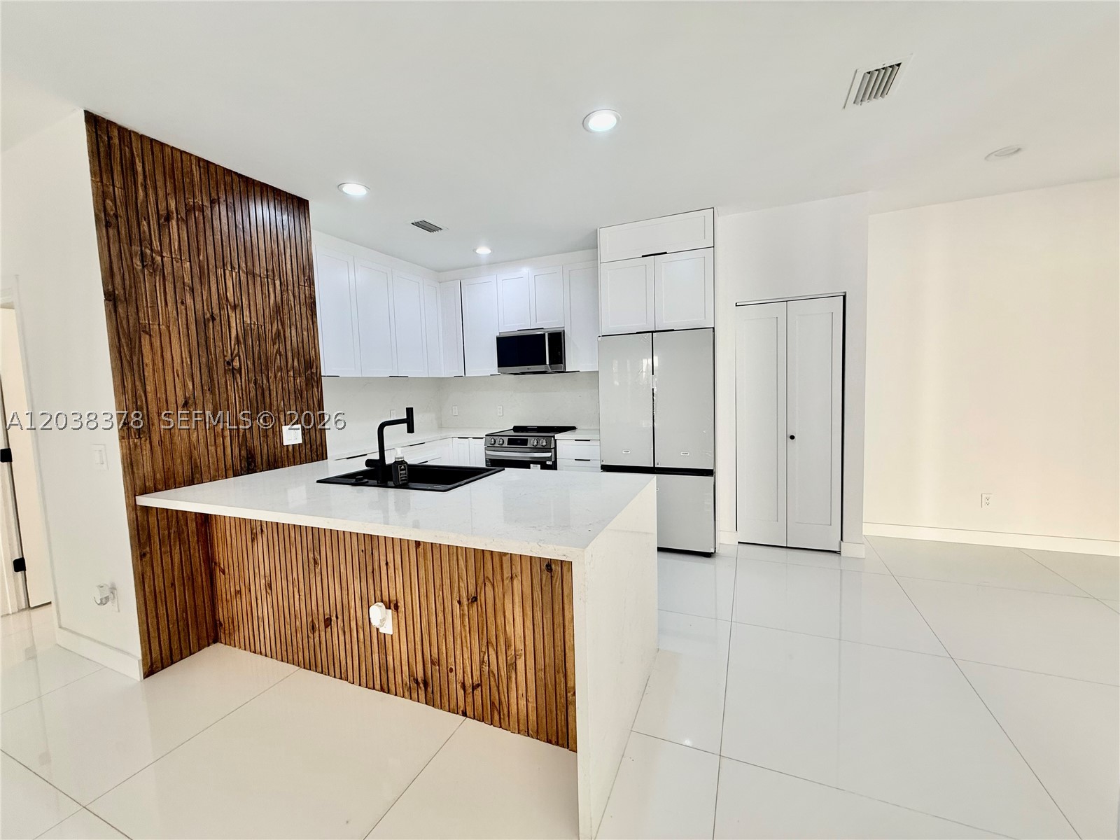 GOLDVUE ESTATES - Residential Lease