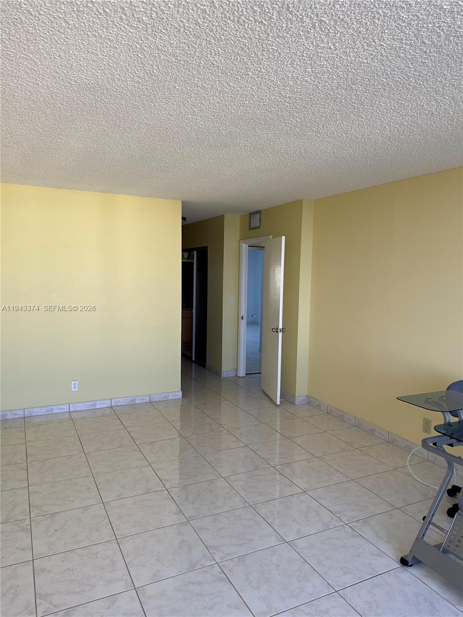 HALLMARK OF HOLLYWOOD CON - Residential