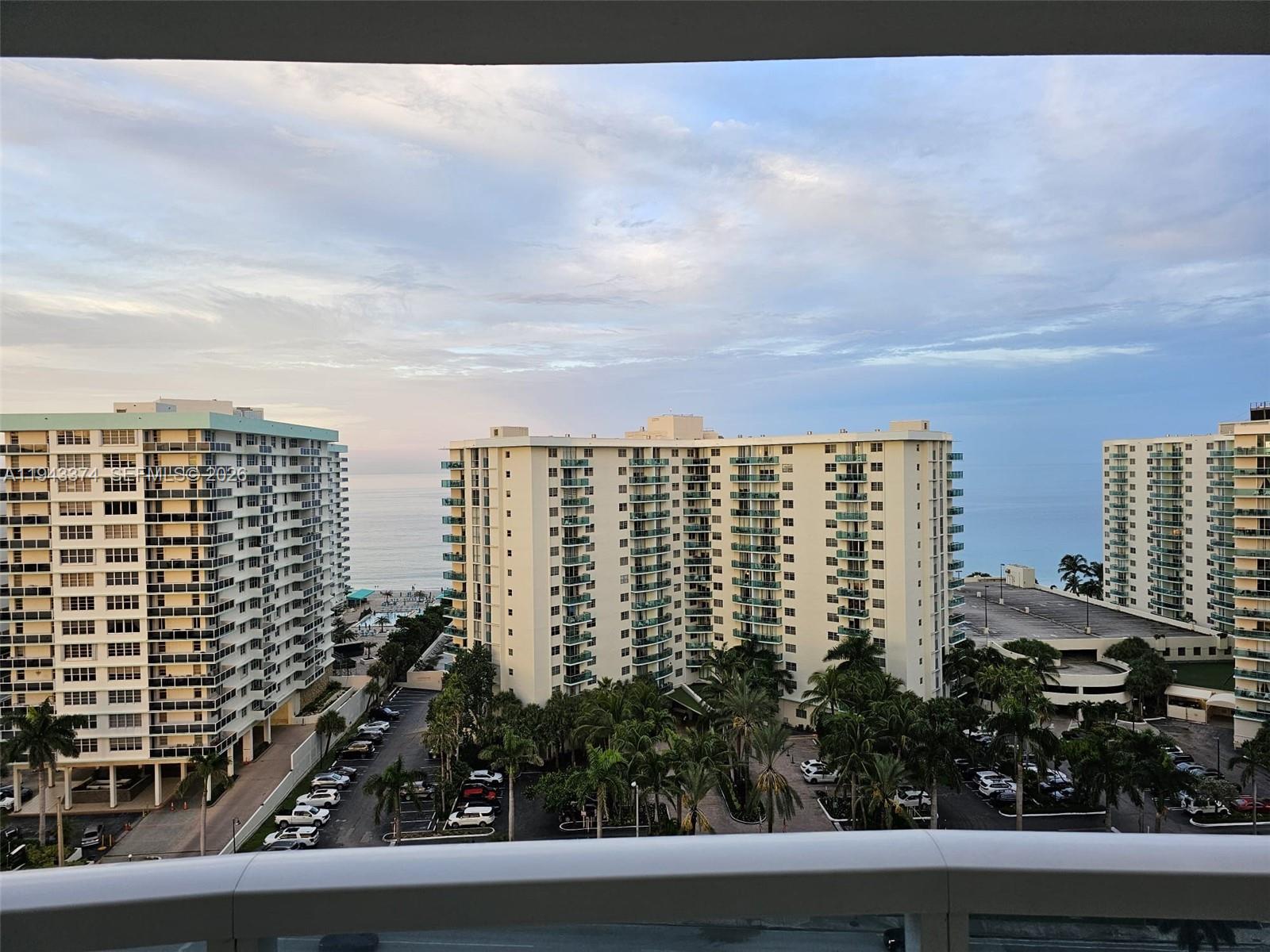 HALLMARK OF HOLLYWOOD CON - Residential