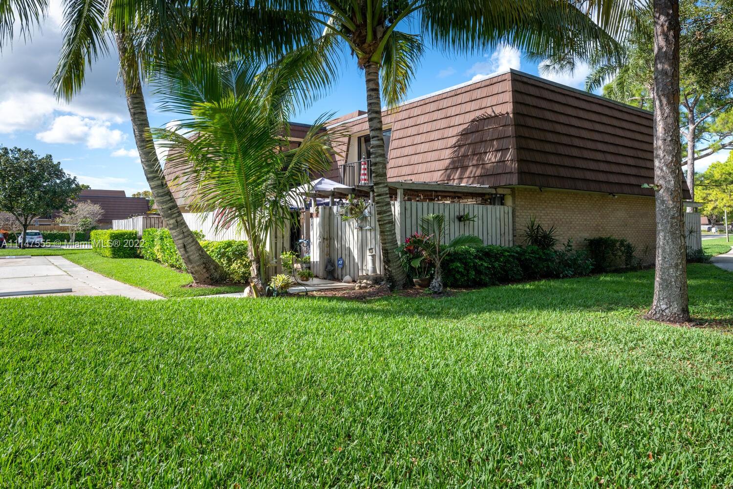 GARDEN LAKES AND GARDEN SQ - Residential