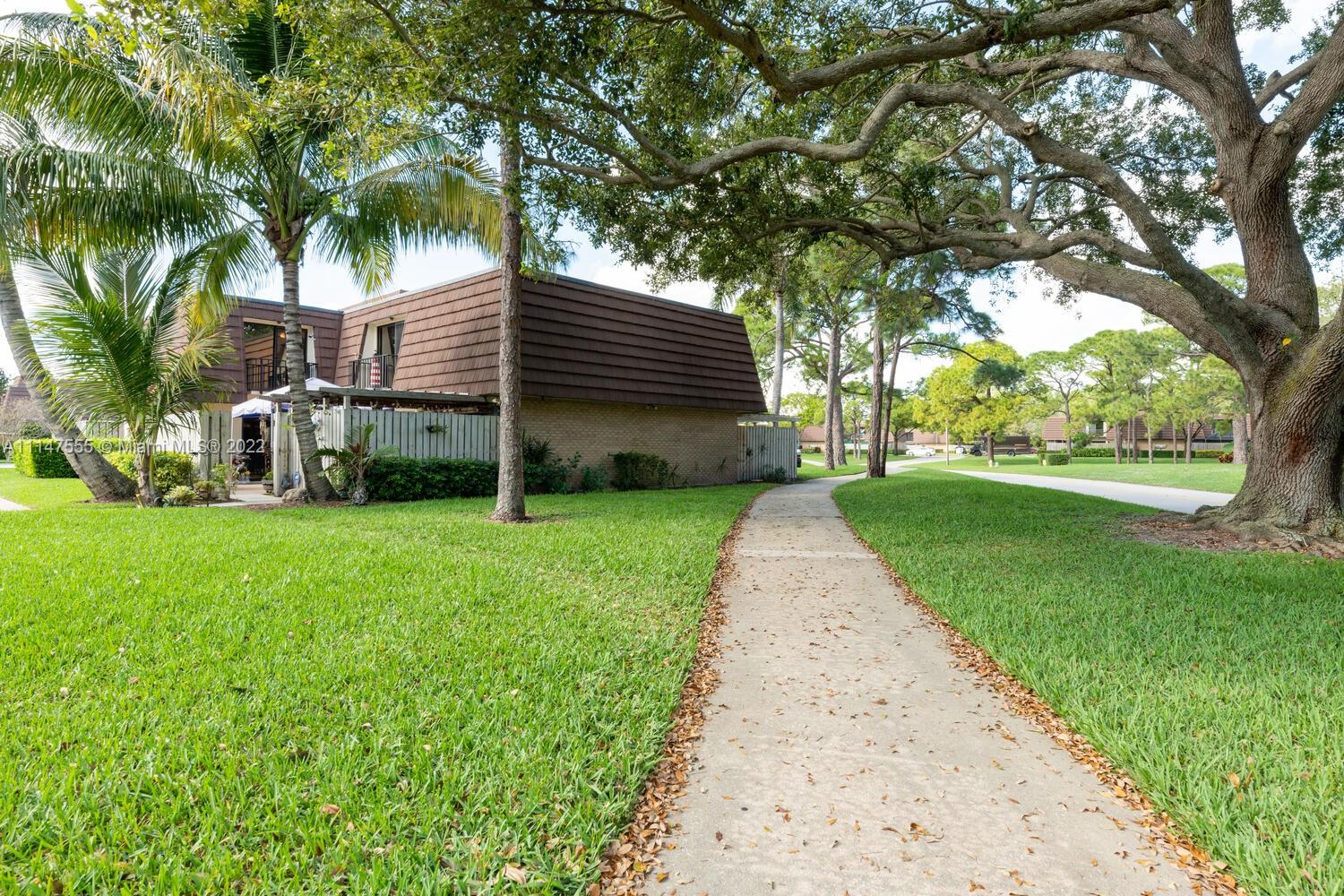 GARDEN LAKES AND GARDEN SQ - Residential