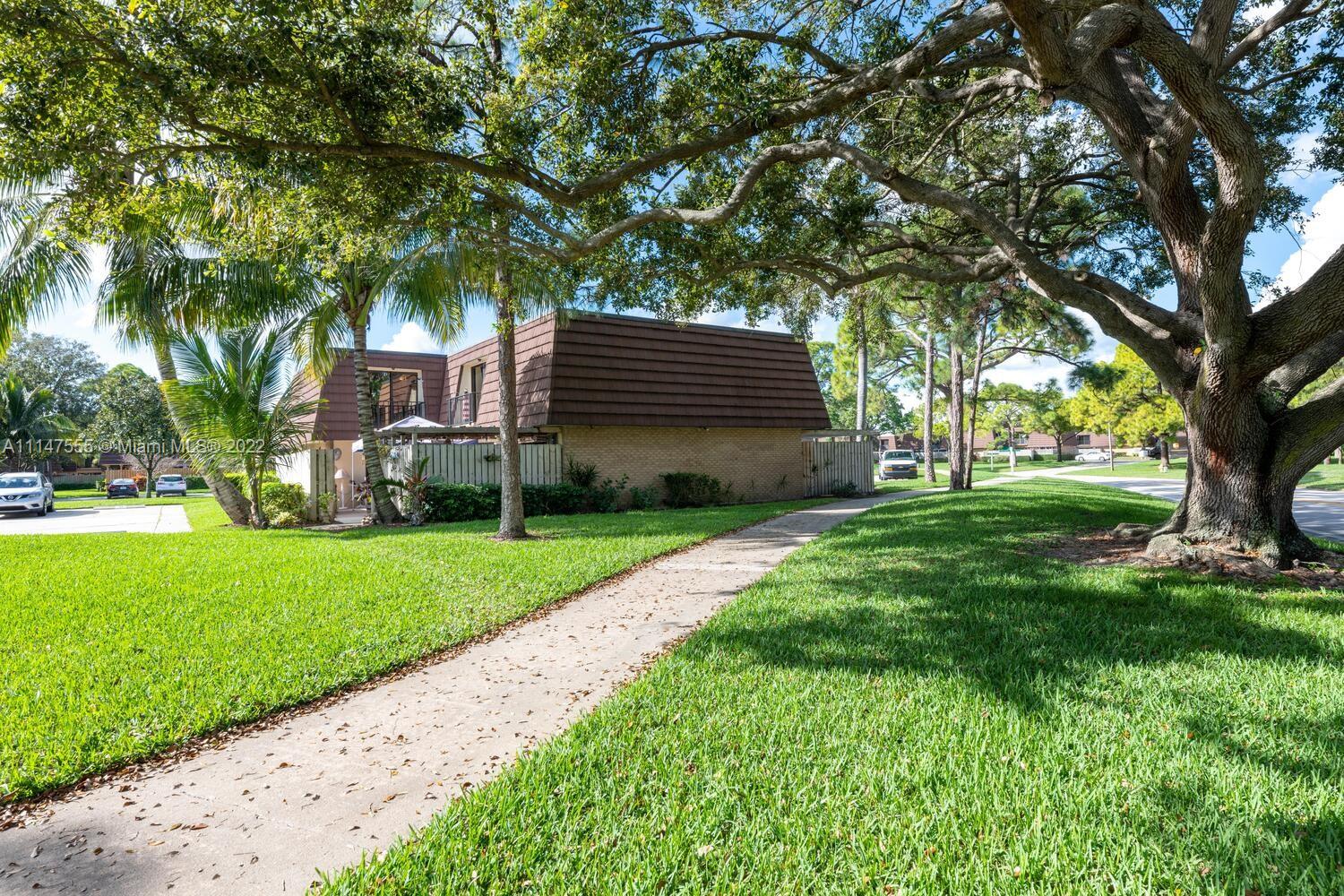 GARDEN LAKES AND GARDEN SQ - Residential