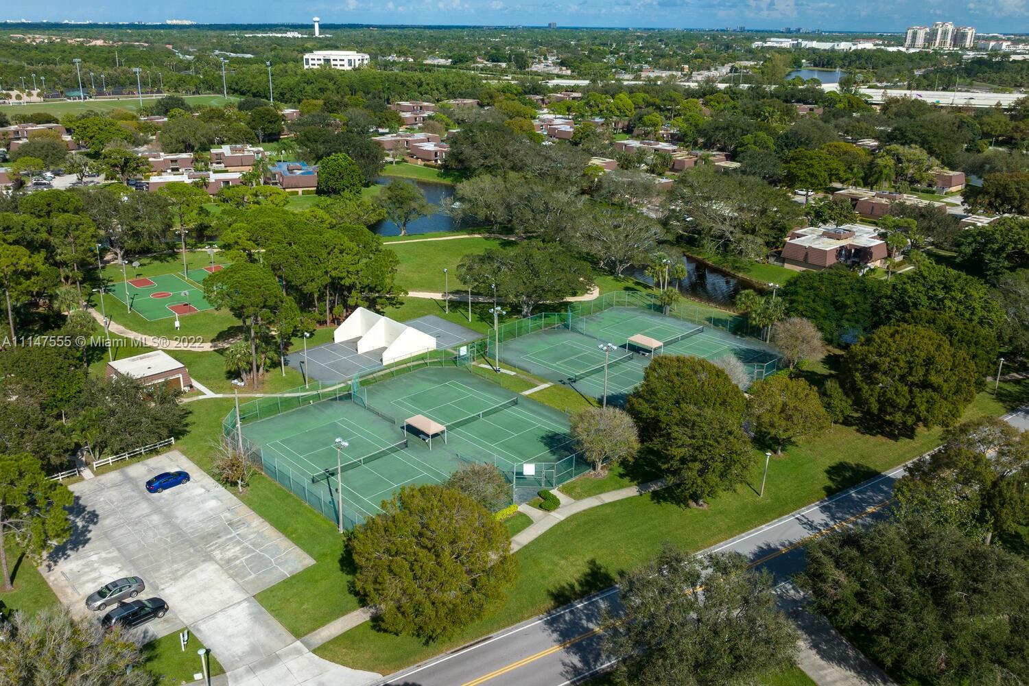 GARDEN LAKES AND GARDEN SQ - Residential