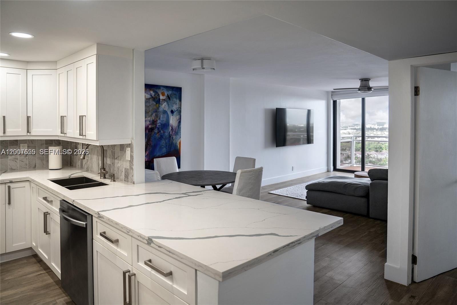 ALLINGTON TOWERS CONDO - Residential