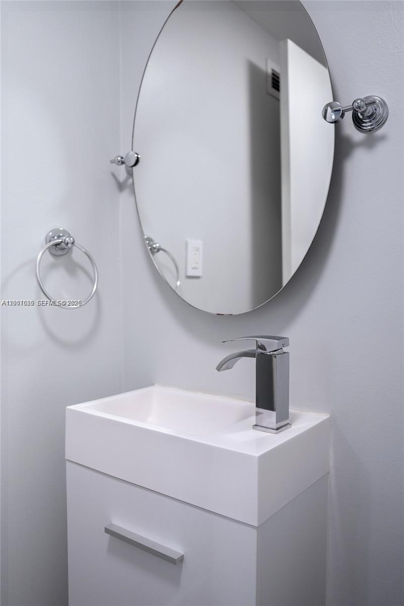 ALLINGTON TOWERS CONDO - Residential