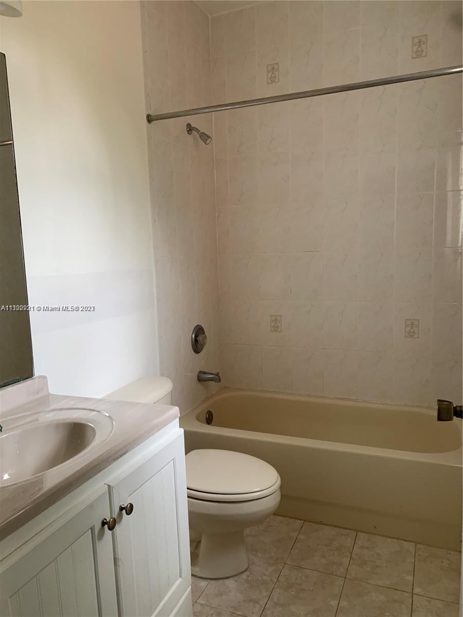 VILLAS AT HARBOR ISLES CO - Residential Lease