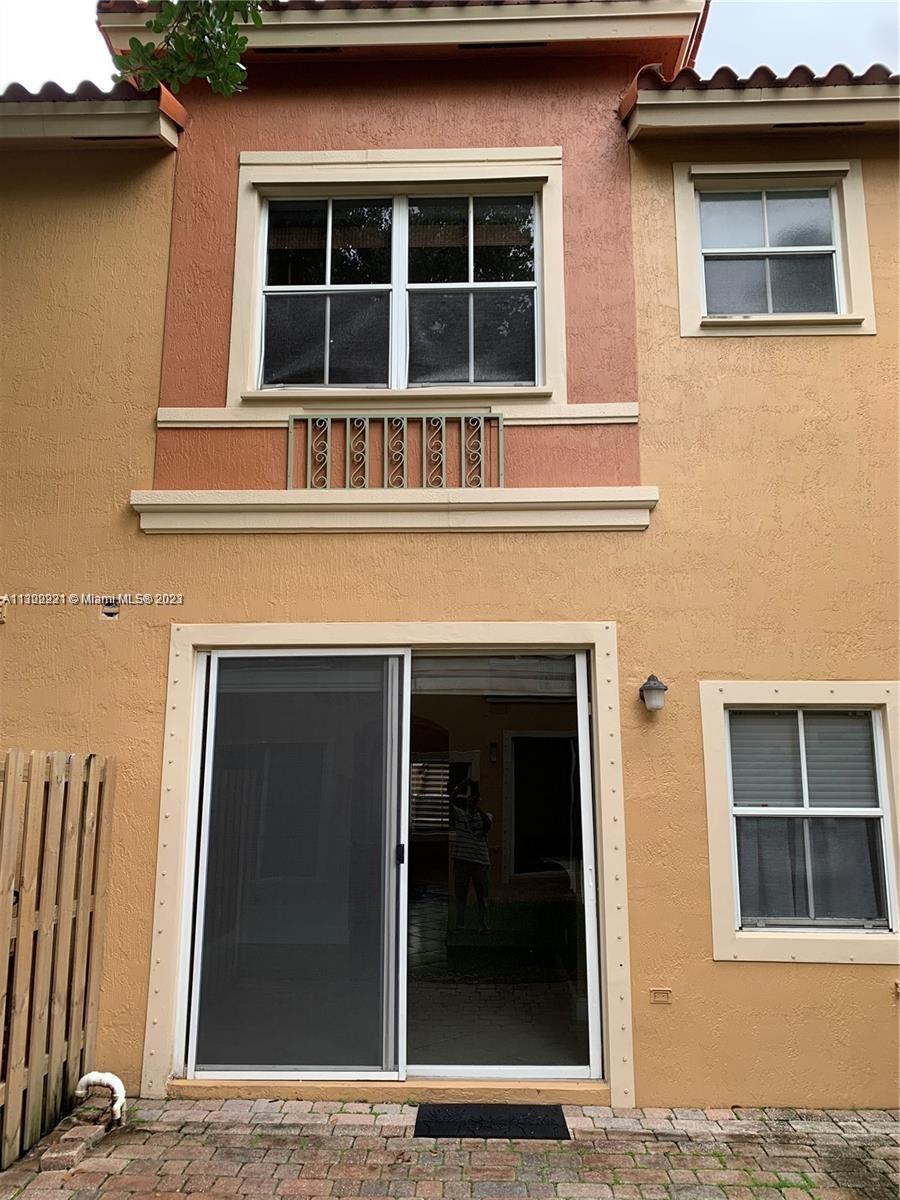 VILLAS AT HARBOR ISLES CO - Residential Lease