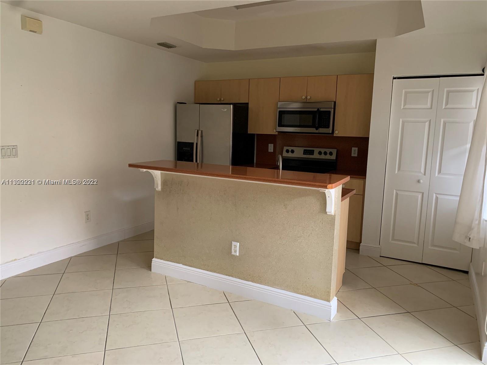 VILLAS AT HARBOR ISLES CO - Residential Lease
