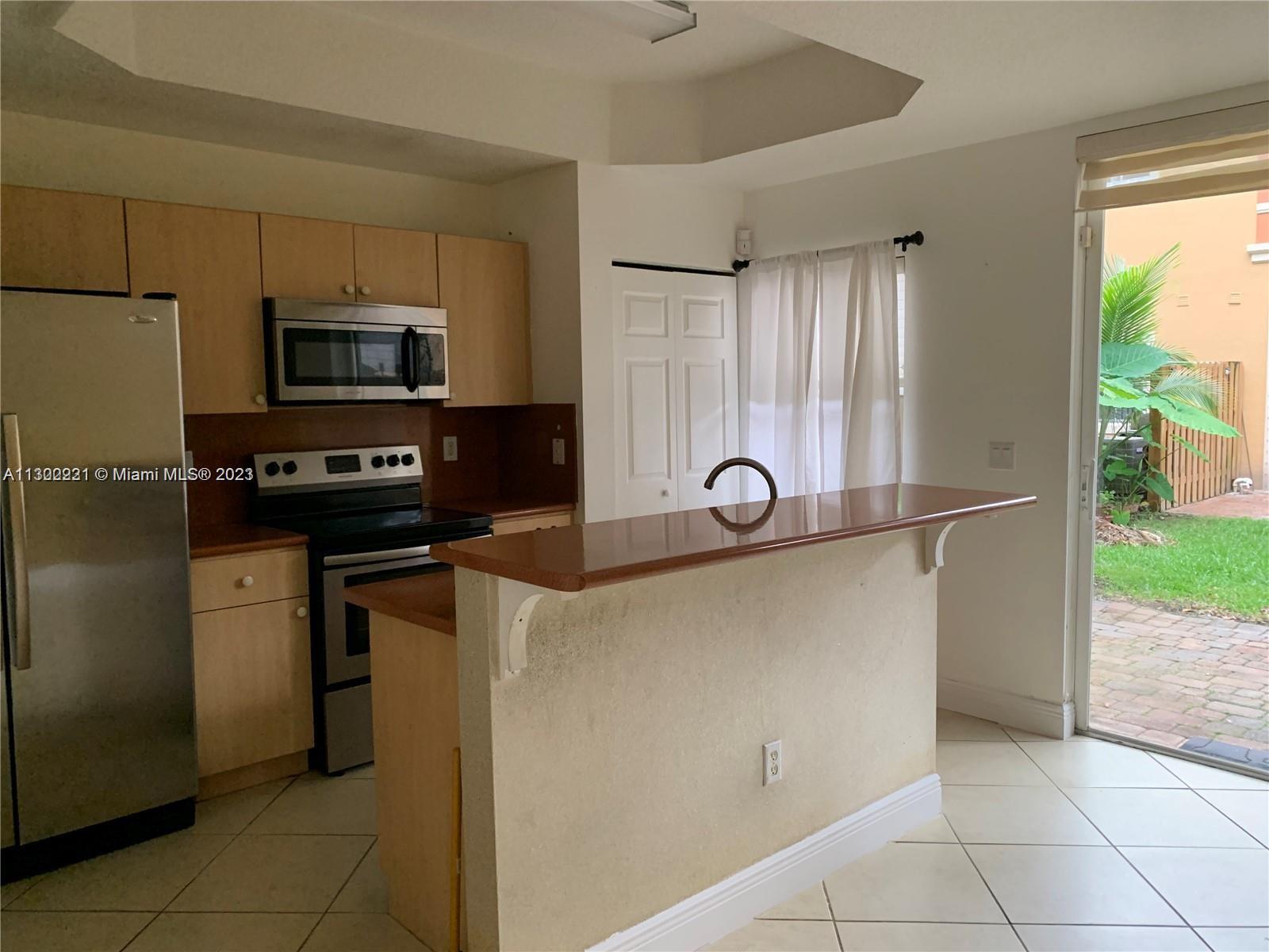 VILLAS AT HARBOR ISLES CO - Residential Lease