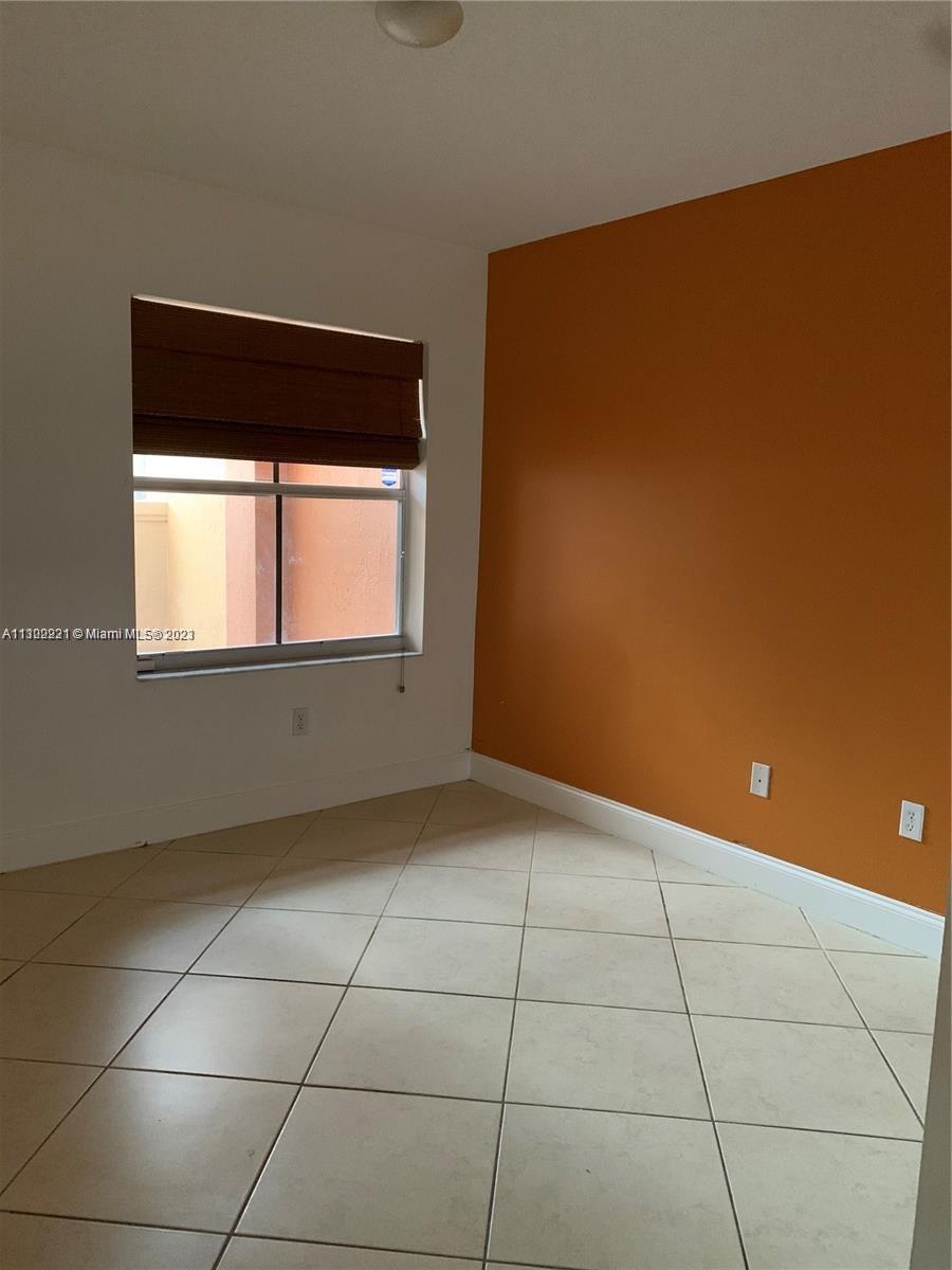 VILLAS AT HARBOR ISLES CO - Residential Lease