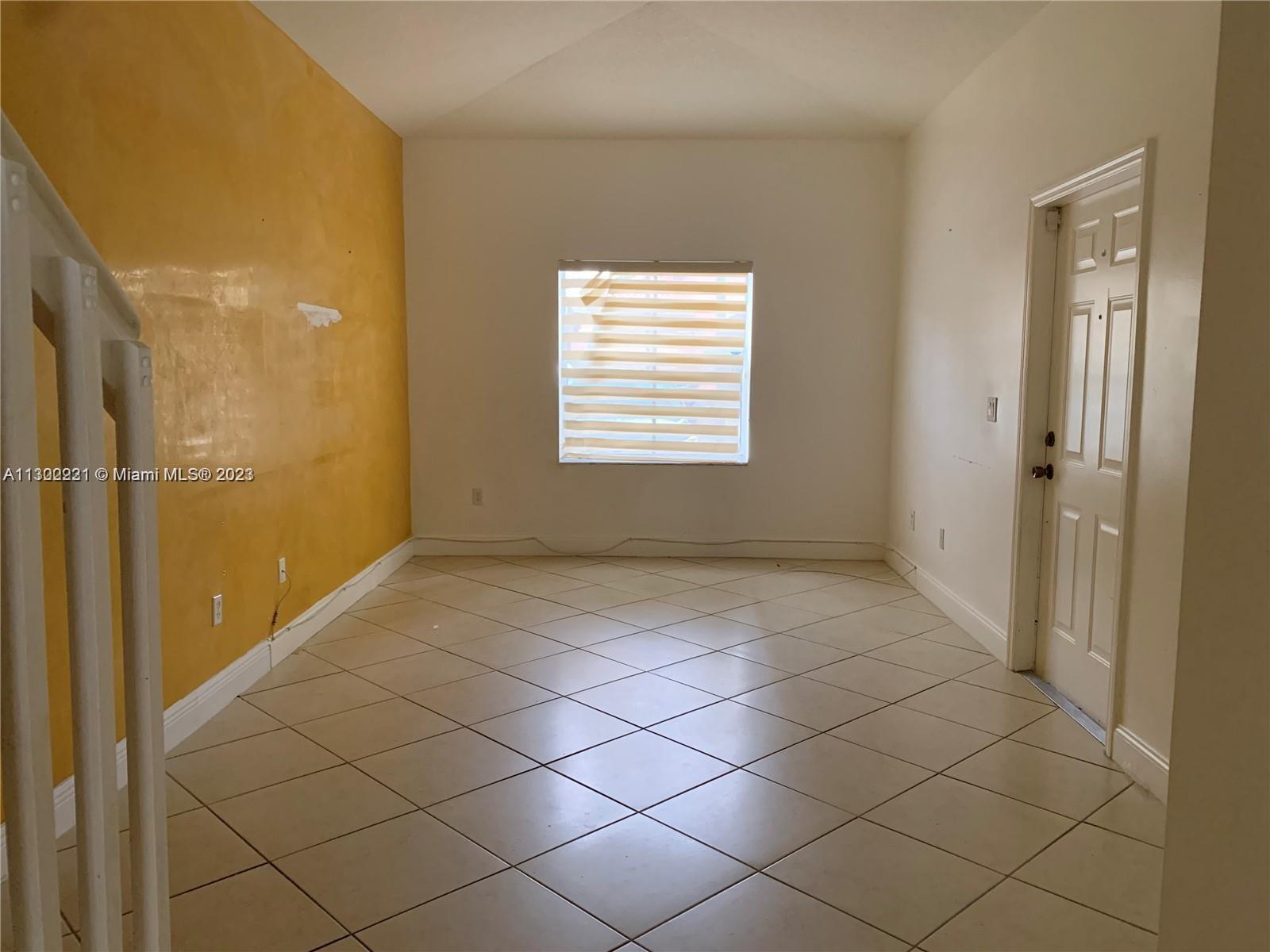 VILLAS AT HARBOR ISLES CO - Residential Lease