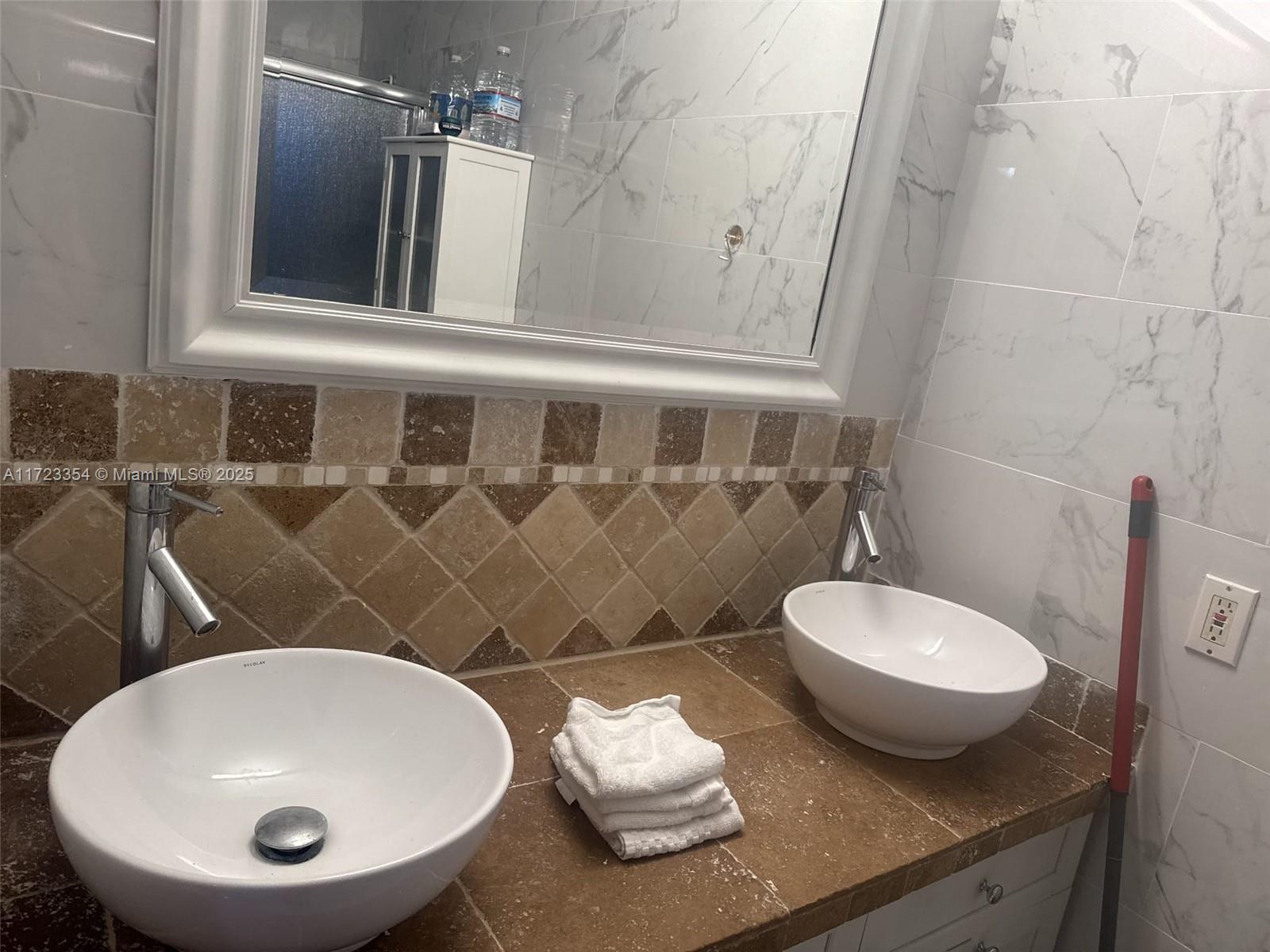 VENEZIA HOMES ESTATES IST - Residential